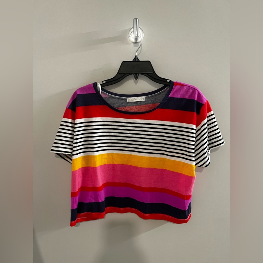 FOREVER 21 CROPPED T-SHIRT